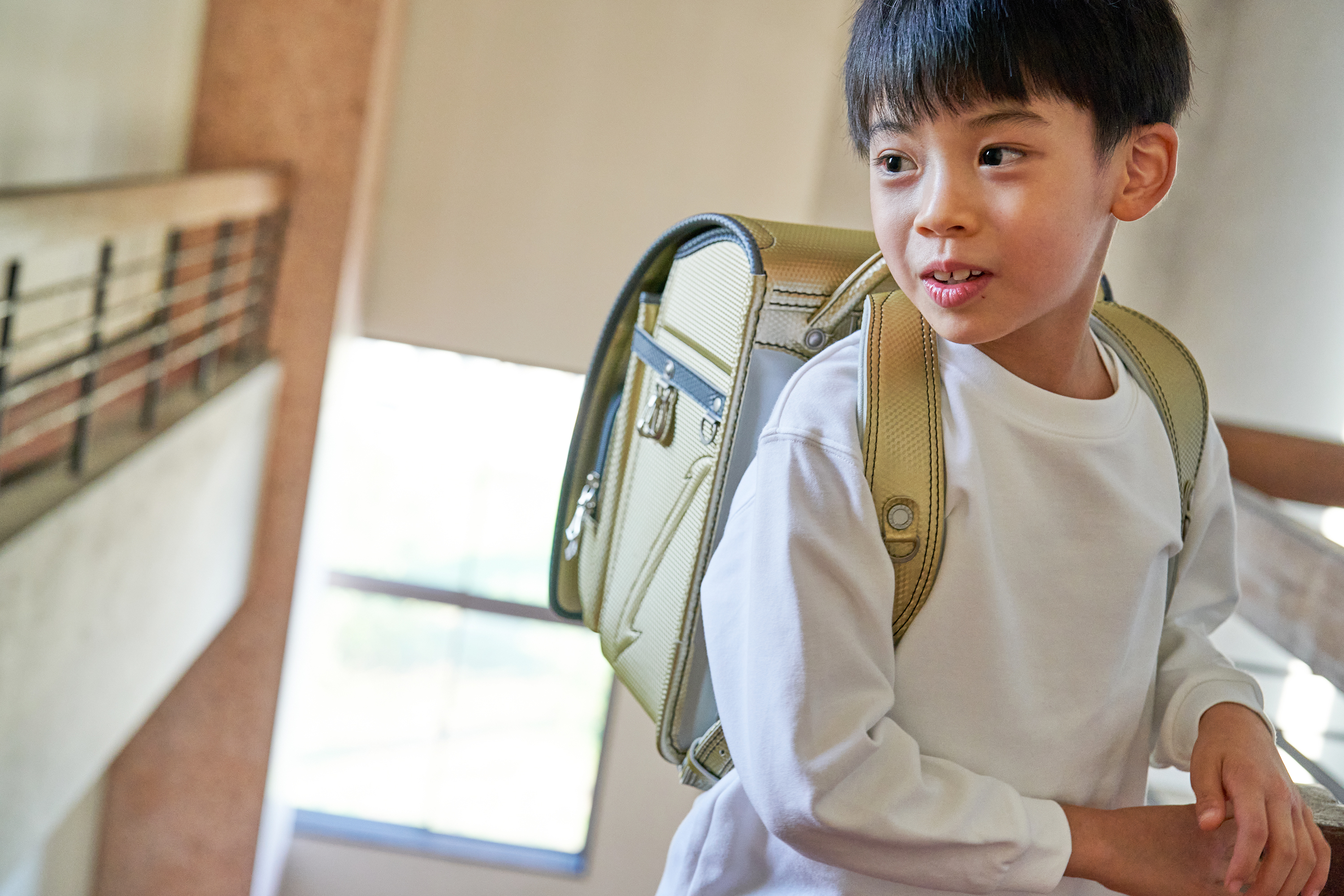 ゴールドのランドセルが男の子に人気上昇中！派手でも、かっこよく上品に着こなしたい